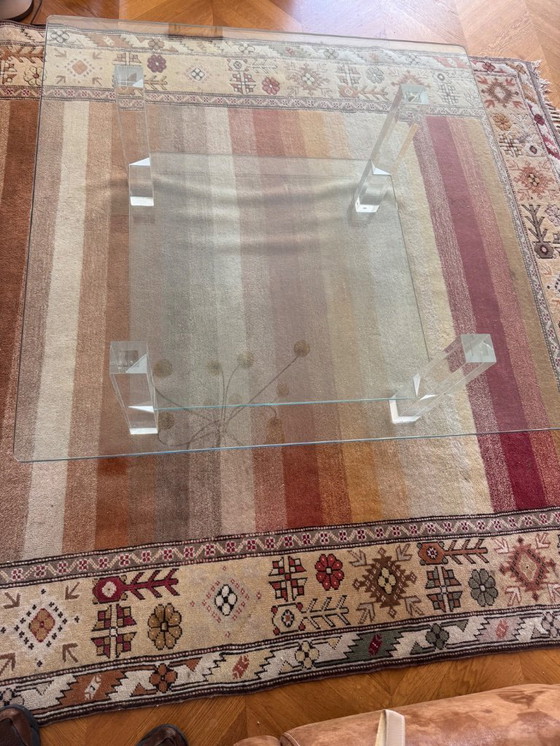 Image 1 of Table basse élégante en verre avec pieds en plexiglas