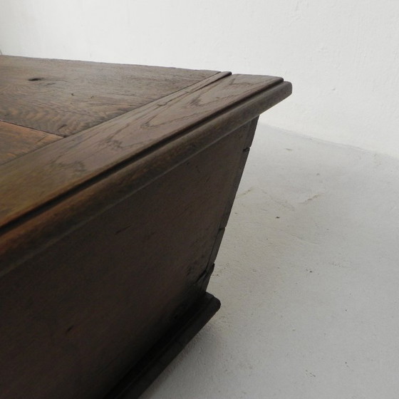 Image 1 of Alte Eichentruhe, Trog, Deckentruhe aus dem 19. Jahrhundert