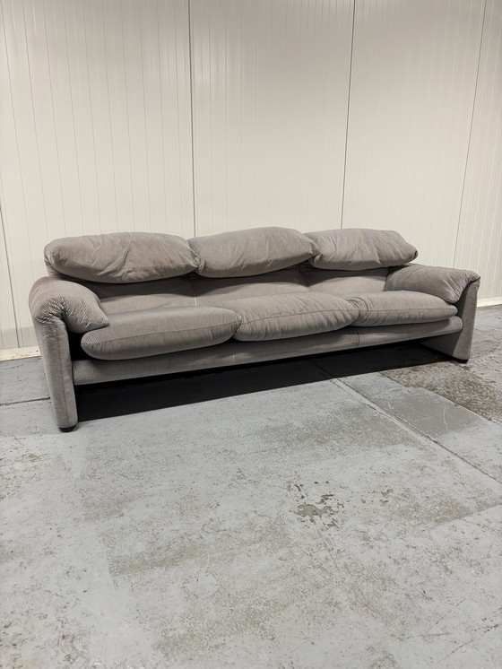 Image 1 of 3-zits Cassina Maralunga