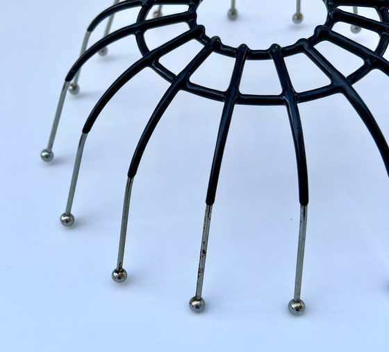 Image 1 of Fruttiera scultorea in metallo – Mid-Century Modern, circa anni '60/'70