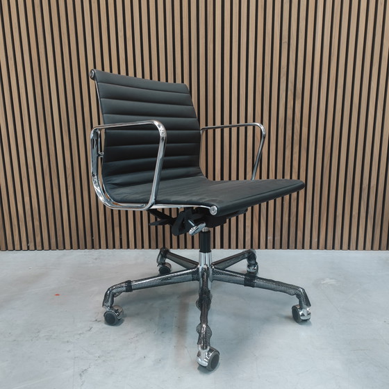 Image 1 of Vitra Eames Ea117 Office Chair