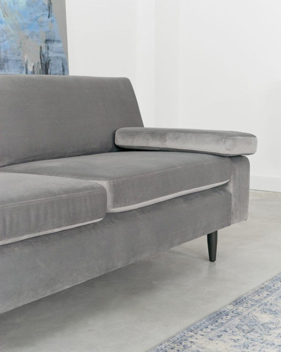 Image 1 of Divano HELSINKI in velluto grigio, design scandinavo