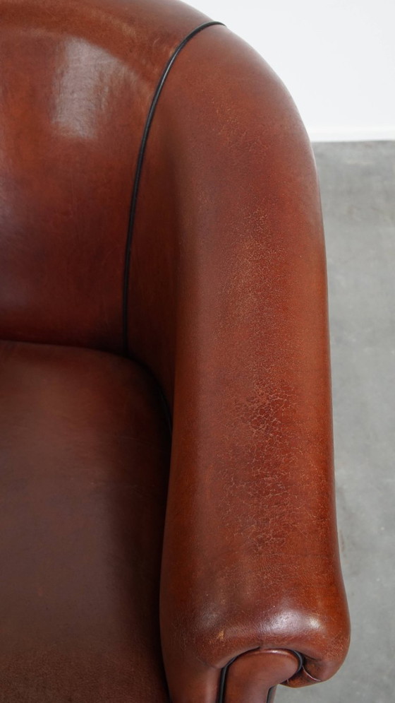 Image 1 of Schapenleren clubfauteuil in een warme diepe kleur