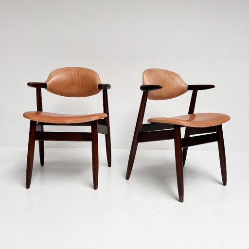 Silla de cuero color coñac con forma de cuerno de vaca, década de 1970.