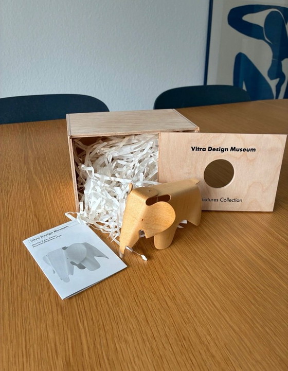 Elefante de madera contrachapada natural de Vitra Miniatures – Objetos decorativos, Wood (photo 6 of 6)