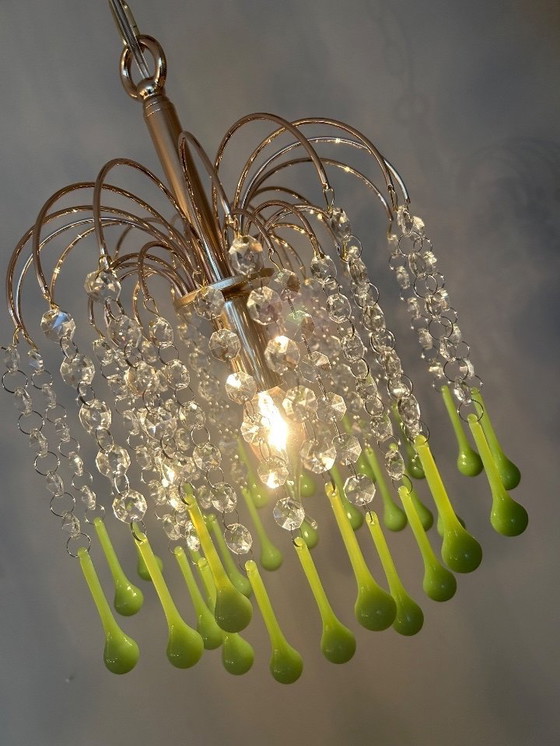 Image 1 of Lustre Vintage en cristal vert opalin en forme de goutte d'eau