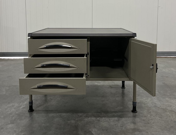 Image 1 of Credenza piccola Olivetti