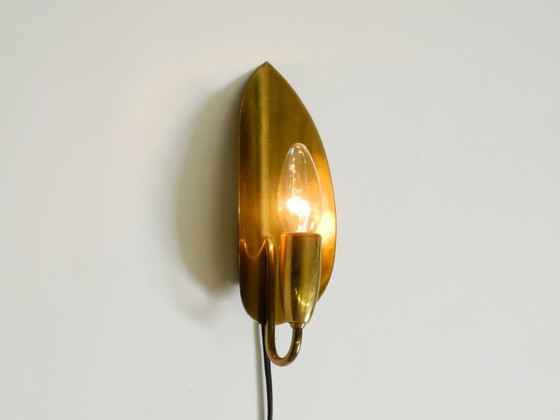 Image 1 of Bellissima lampada da parete conica originale Mid Century Modern realizzata in ottone