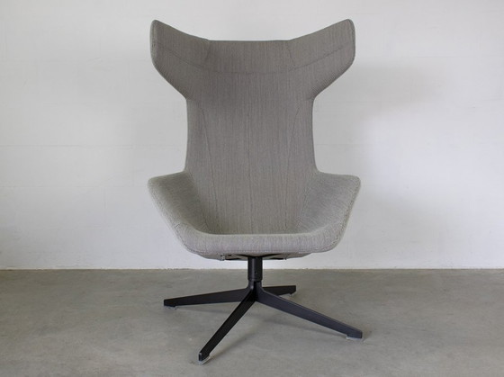 Image 1 of Moroso Sessel – Ein Spaziergang in gerader Linie, Design von Alfredo Haberli