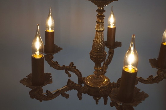 Image 1 of Vintage Franse messing kroonluchter, antieke plafondlamp in rococo-revival Louis XV-stijl met 5 armen en gezichtsmotieven.