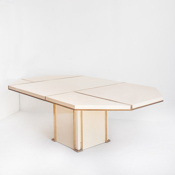 Image 1 of Mesa de comedor extensible, Jean-Claude Mahey, madera lacada y latón dorado, 70’s – Francia