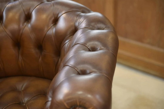 Pair of upholstered leather Club armchairs – Vintage (photo 9 of 14)