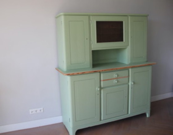 Image 1 of Gran aparador/vitrina de madera - Verde salvia