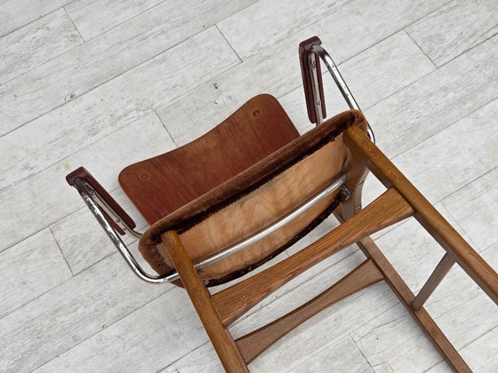 Image 1 of Poltrona danese, anni '60, rivestimento in velluto, braccioli in legno di teak, acciaio cromato.