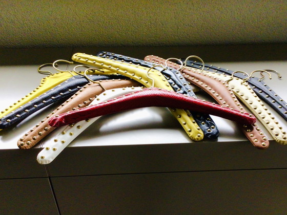 Image 1 of Set de 10 cintres rétro vintage avec clous