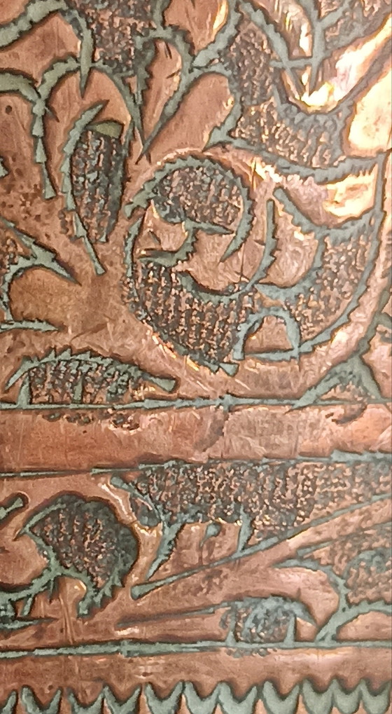 Image 1 of Perzische of Ottomaanse  18de eeuwse koperen samowaar. 67 cm hoog