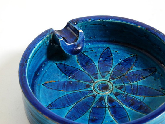 Precioso cenicero de mesa de cerámica Rimini Blu de los años 60, diseñado por Aldo Londi para Bitossi, Italia. (photo 7 of 9)