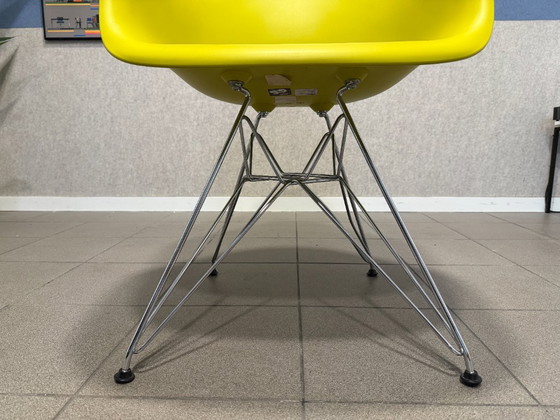 Vitra | Eames | DAR | Giallo senape + cromo | 2 pezzi – Sedie da pranzo, Metallo, Plastica (photo 9 of 10)