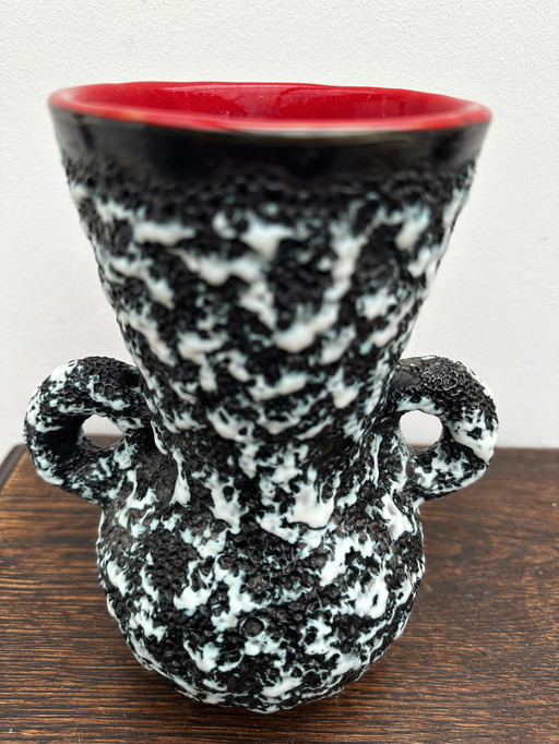 Vaas à Oreilles Fat Lava Intérieur rouge - Label Vallauris H 21 cm