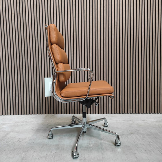 Image 1 of Silla Vitra Eames EA 219 Soft Pad – Cuero premium color coñac