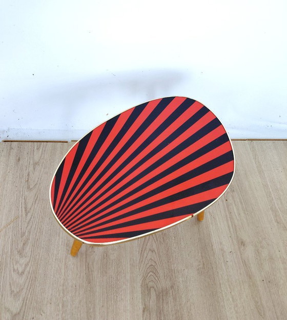 Image 1 of Table d'appoint des années 1950 avec un motif distinctif