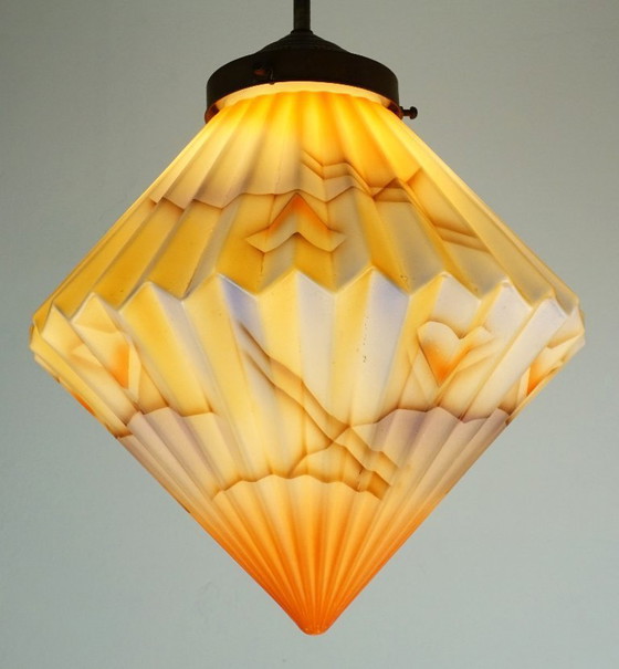 Image 1 of Art déco glazen hanglamp met airbrush spritzdekor, geplooide vorm, avant-gardistisch design uit de jaren 1920-1930.