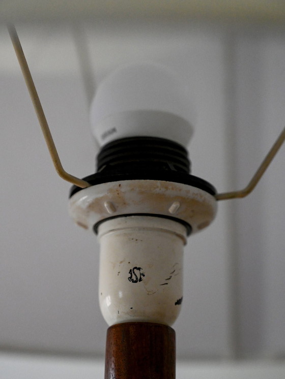 Image 1 of Lámpara de mesa danesa de teca torneada de los años 50/60