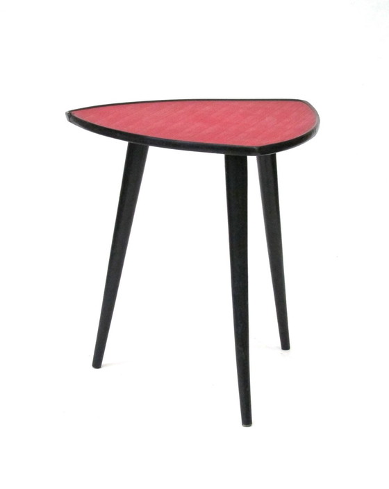 Image 1 of Table d'appoint triangulaire vintage des années 50