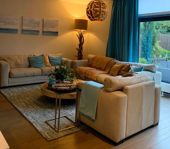 Image 1 of 🛋️ Conjunto de 3 sofás de piel de ante – muy cómodos, con cojines de respaldo de plumas – 1.400 € (en conjunto)