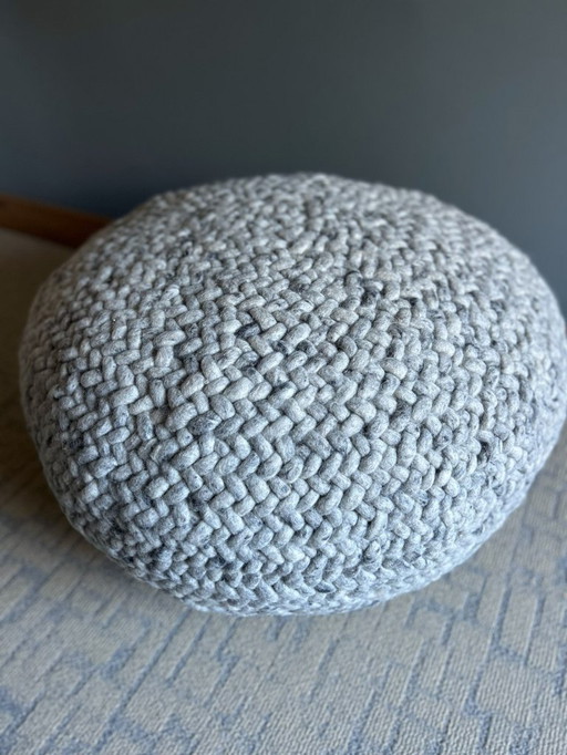 pouf en laine fait main