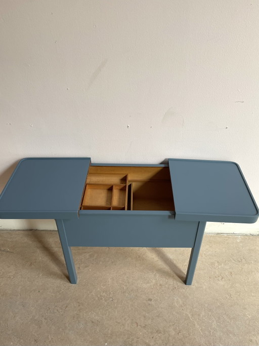 Sewing table - naaitafel met opslag - vintage uit Denemarken