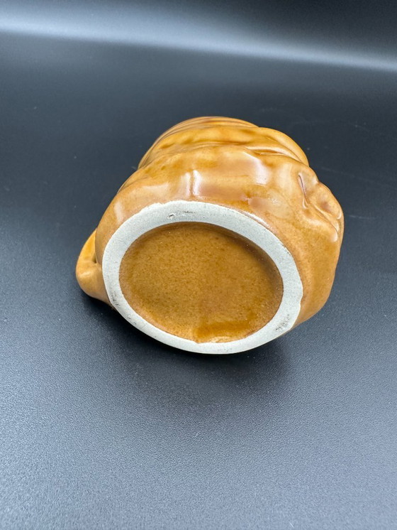 Image 1 of Jarra pirata con vasos de chupito de cerámica de estudio