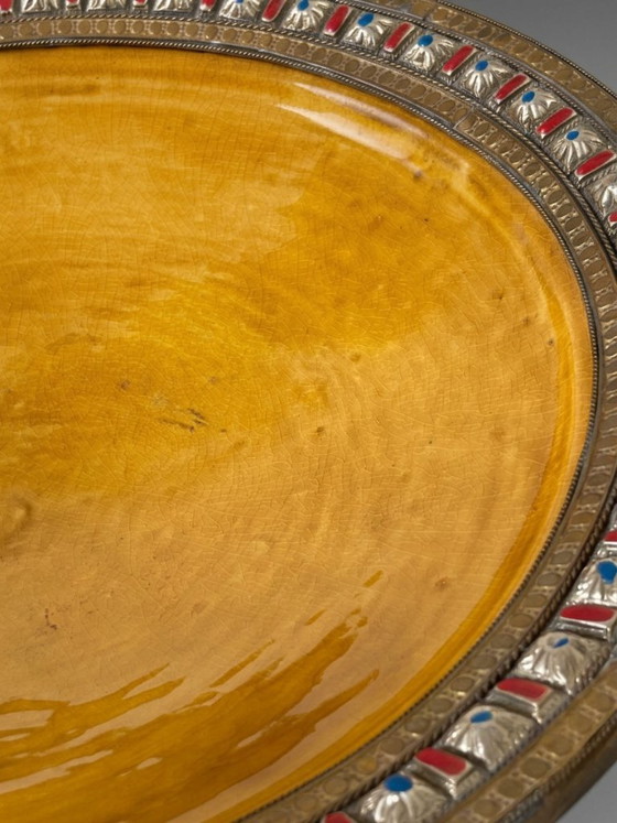 Grote Decoratieve Schaal van Gele Keramiek en Metaal – Marokkaanse Stijl – 41 cm – Beeldhouwkunst, Ceramic (photo 3 of 7)
