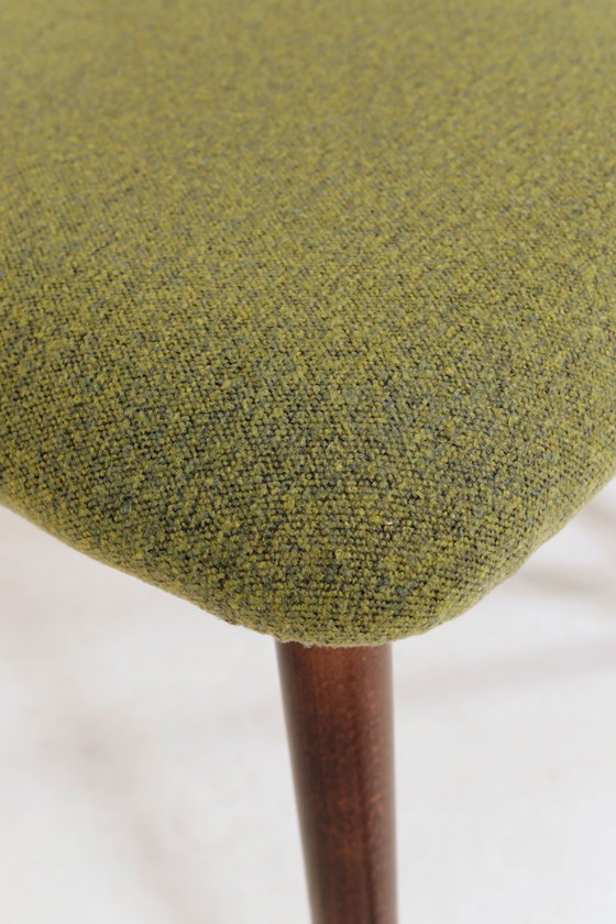 Image 1 of Juego moderno de 2 sillas de comedor, tela verde aguacate y madera de haya nogal oscuro.