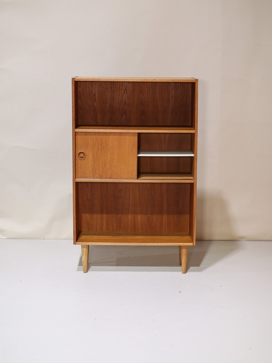 Image 1 of Bibliothèque à portes en chêne vintage danois