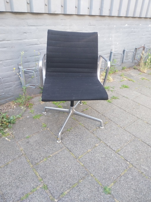 1 x Herman Miller EA108 modelo 1958