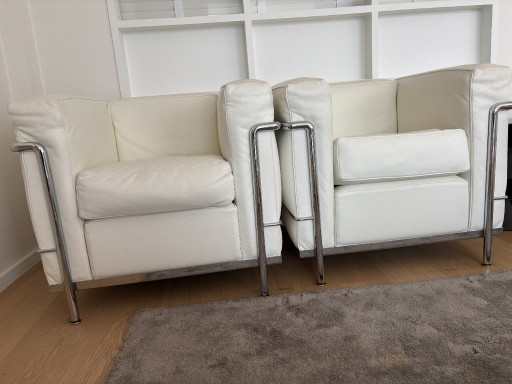 2X Cassina LC2 White Leather – fauteuils, Metal (photo 2 of 6)