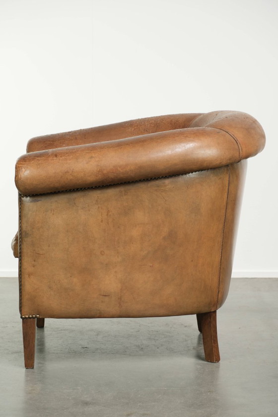 Sturdy Worn Vintage Sheepskin Club Armchair With A Comfortable Seat And A Beautiful Color – Leather (photo 5 of 13)