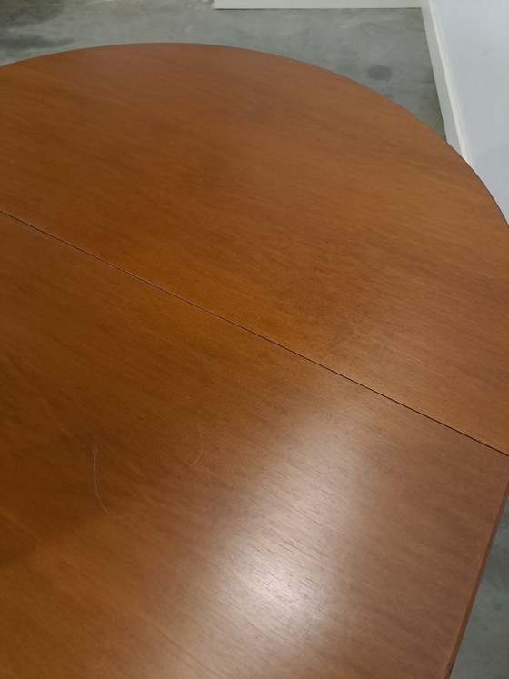 Image 1 of Round extendable dining table Thonet