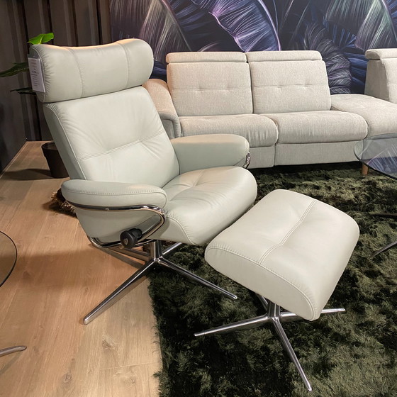 Image 1 of Poltrona relax Stressless Berlin con poggiapiedi M