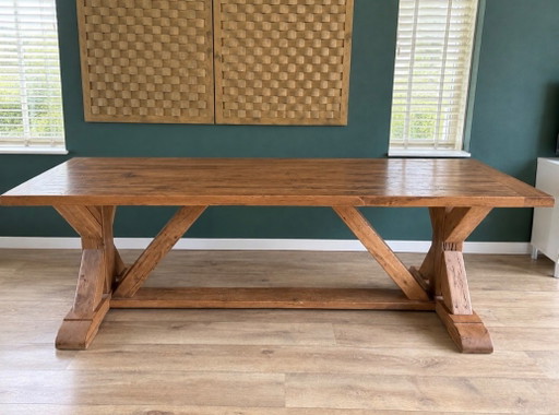 Mesa de monasterio robusta