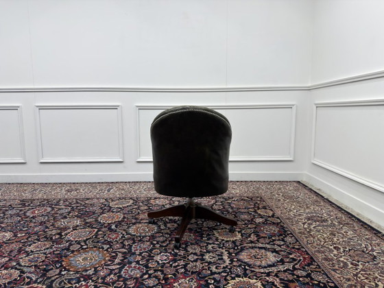 Sedia da ufficio Chesterfield Director Chair inglese verde – Sedie da ufficio, Leather, Metal (photo 4 of 9)