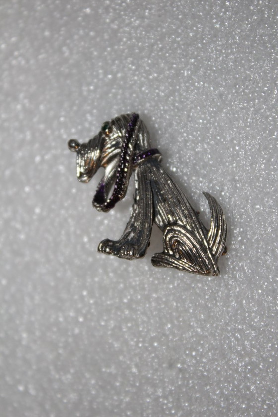 Image 1 of Broche antiguo con forma de perro, con sello distintivo de David Grau.