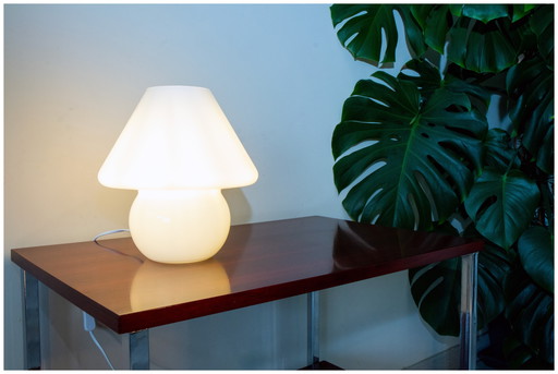 Paddestoel lamp van geblazen glas 1970