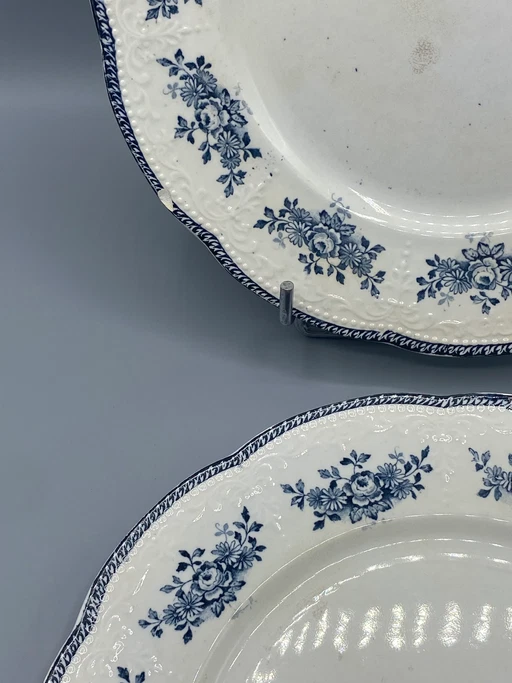 2 grote Badonviller-borden - Richelieu-patroon - Blauwe boeketten - begin 20e eeuw – servies (photo 2 of 4)