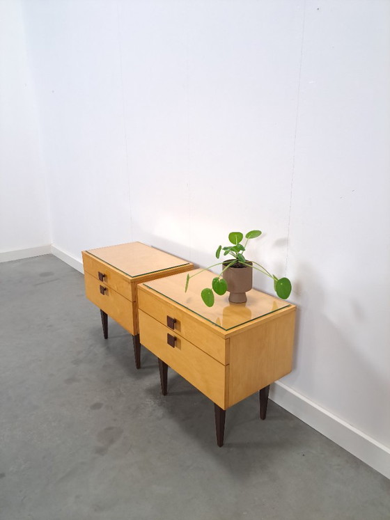 Image 1 of Set nachtkastjes met lade en vierkante grepen