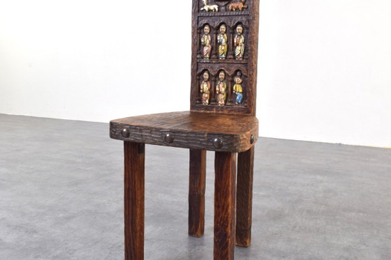 Sillón español de respaldo alto de Ormecasa con la imagen de Jesús y los apóstoles, década de 1970. (photo 11 of 12)