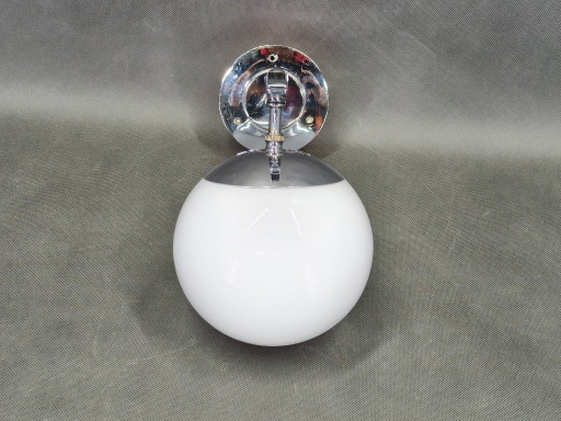 Art Deco wandlamp van chroom en melkwit glas, Tsjecho-Slowakije, jaren 1930