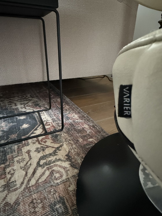 Image 1 of Varier Peel Club – Off-white Leder & Black Oak – Design by Olav Eldøy