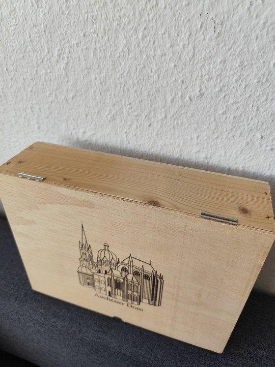 Image 1 of Wooden box of Aachener Printen (gingerbread) with Aachen Cathedral engraving, metal clasp, vintage.